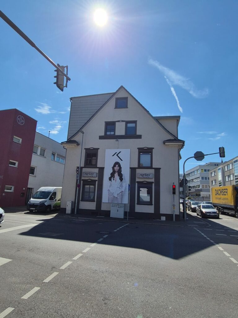 Fenster für Keller Hairstyling